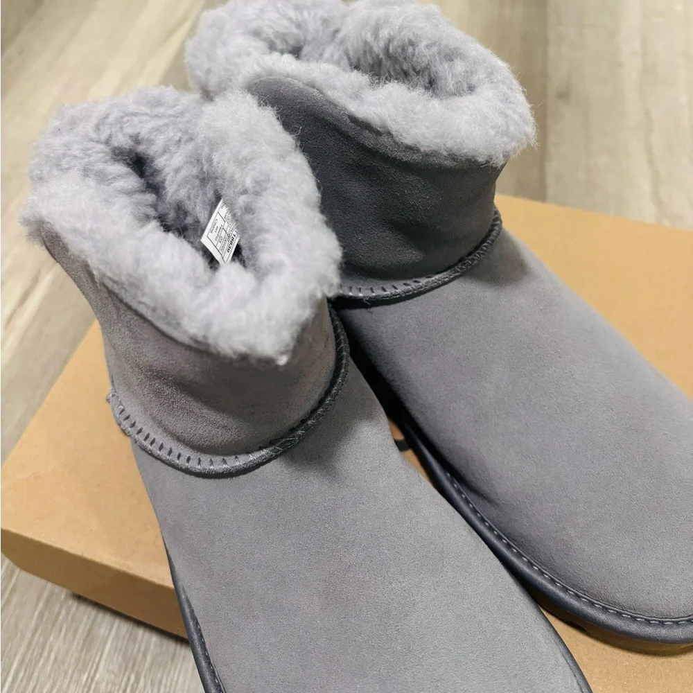 Grey Ugg boots - Picture 4 of 5
